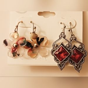 2 pair of earrings 1 flowered shape & 1 vintage triangle shape